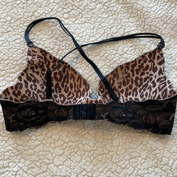 Victoria’s Secret Bras Size 36B - Picture 5 of 9